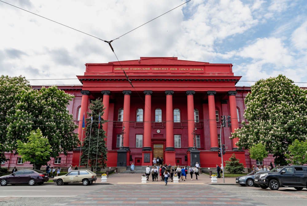A Top Science Funder Wants to Keep Ukraine’s Scientists at the Blackboard